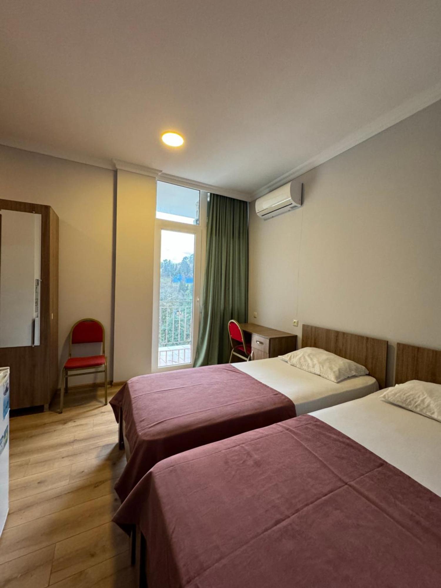 Colibri Appartement Batoemi Buitenkant foto