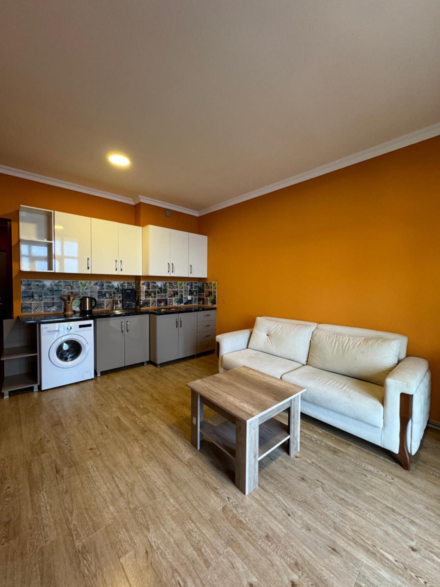 Colibri Appartement Batoemi Buitenkant foto