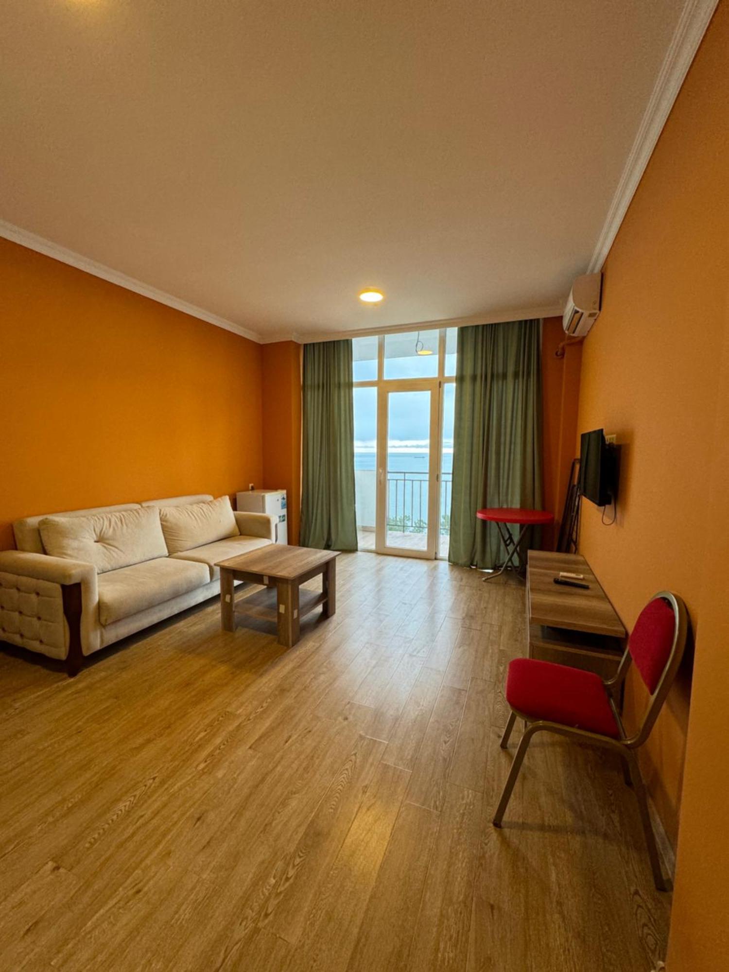 Colibri Appartement Batoemi Buitenkant foto
