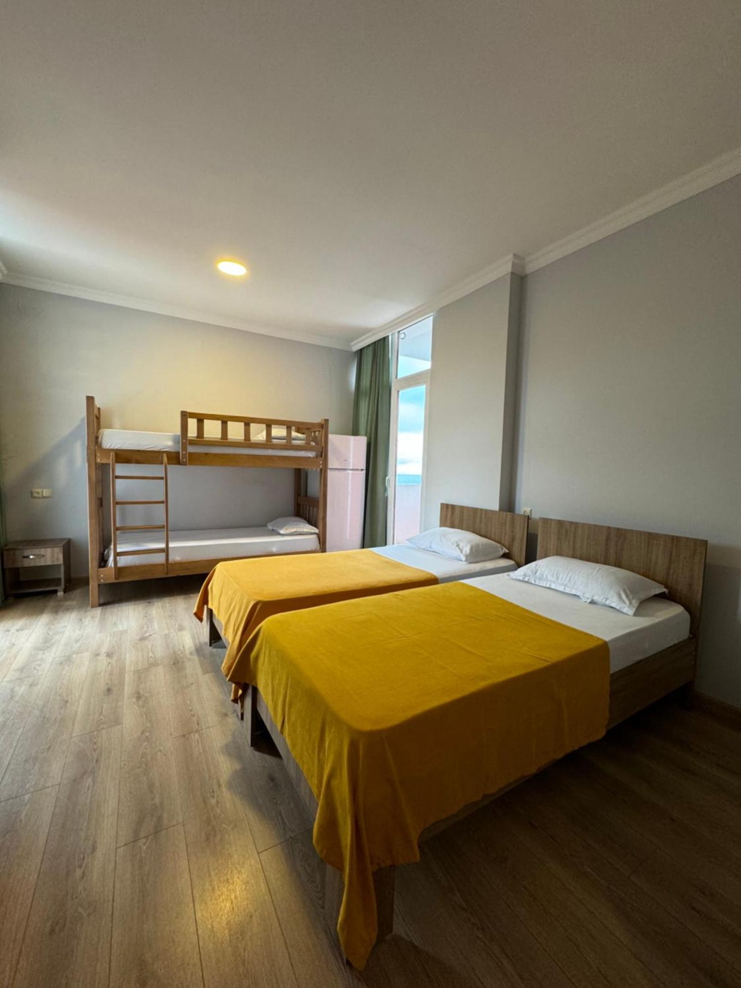 Colibri Appartement Batoemi Buitenkant foto