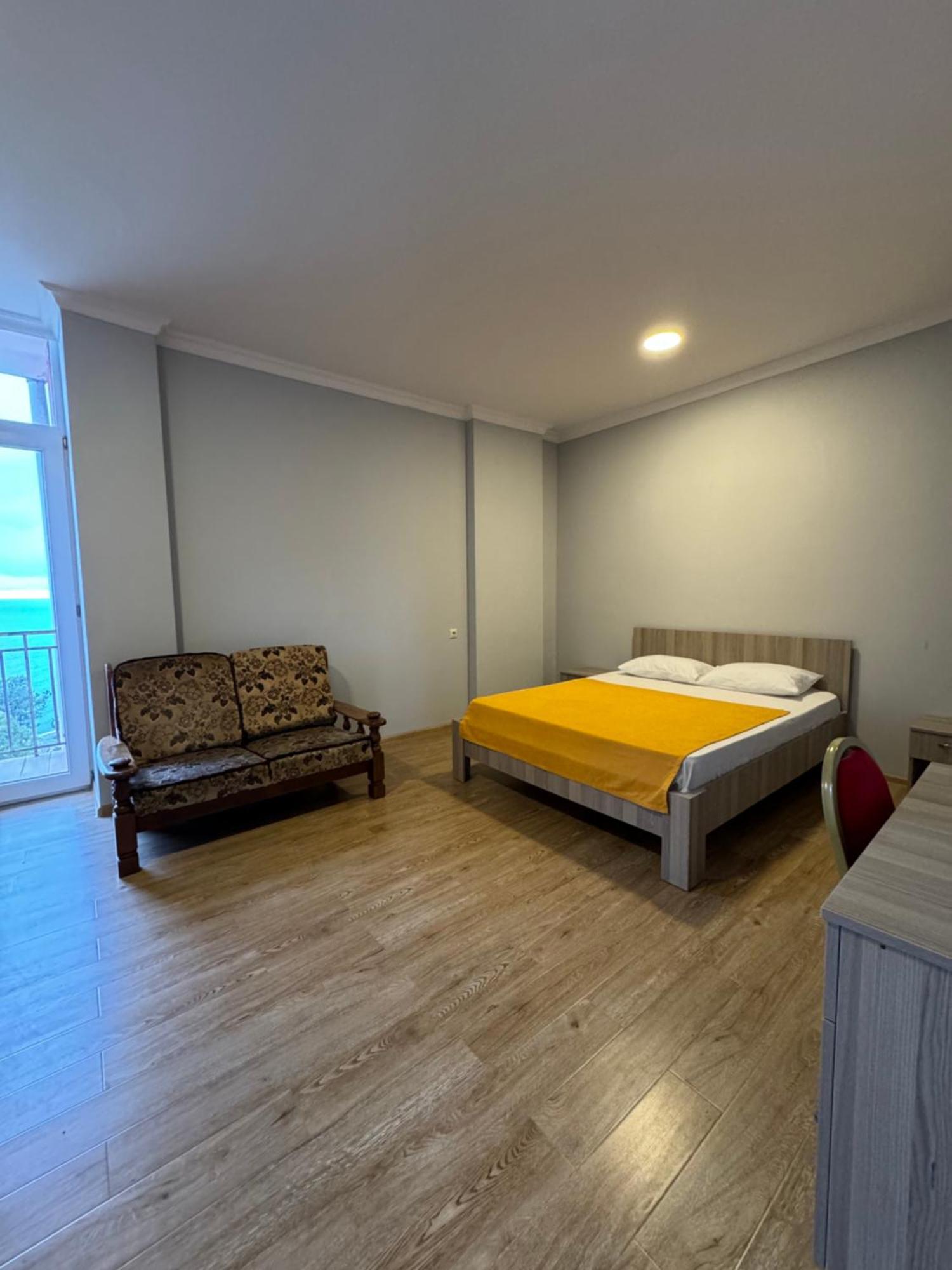 Colibri Appartement Batoemi Buitenkant foto