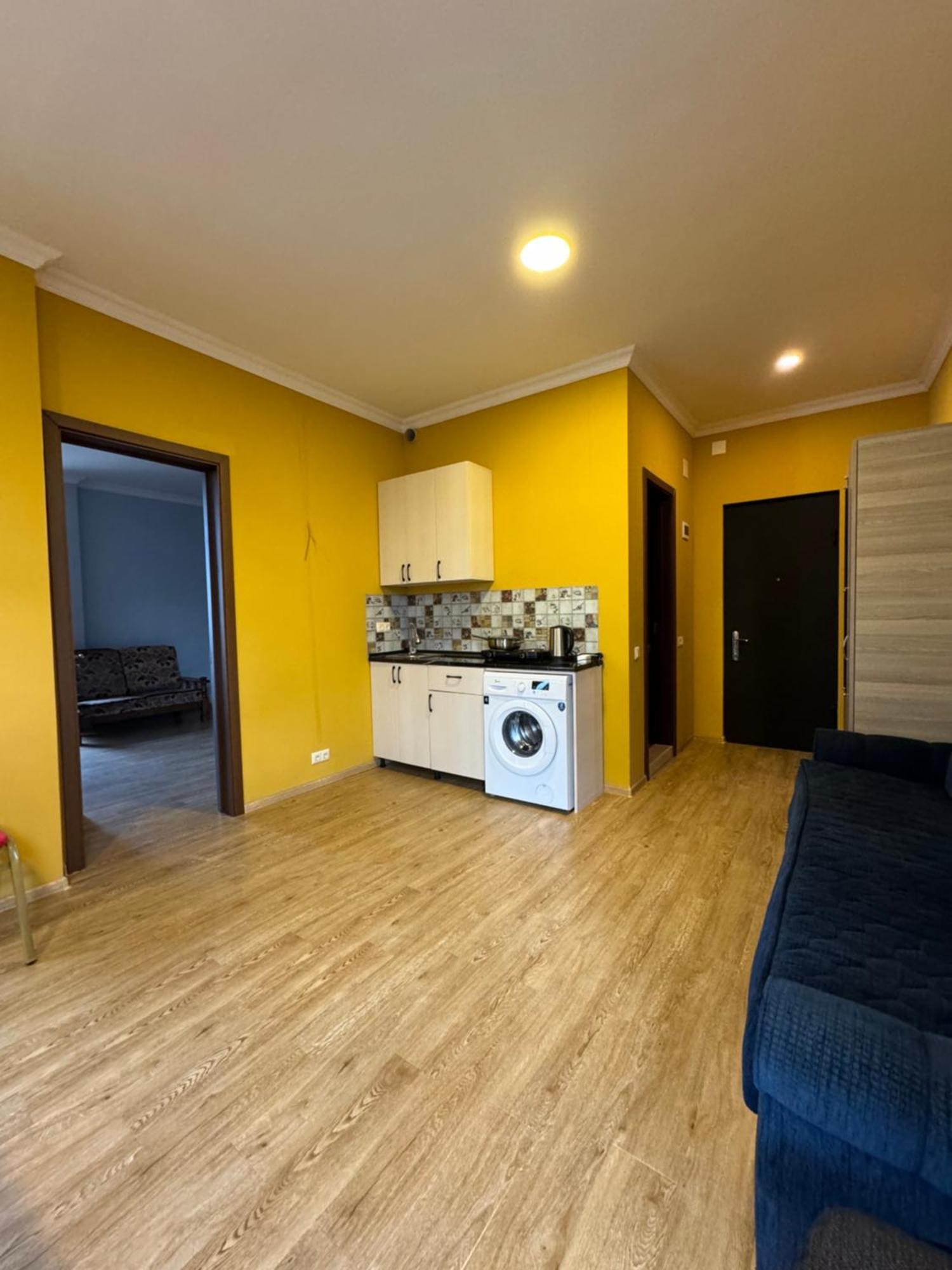 Colibri Appartement Batoemi Buitenkant foto