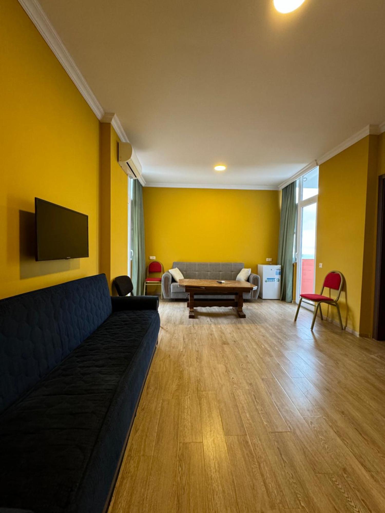 Colibri Appartement Batoemi Buitenkant foto