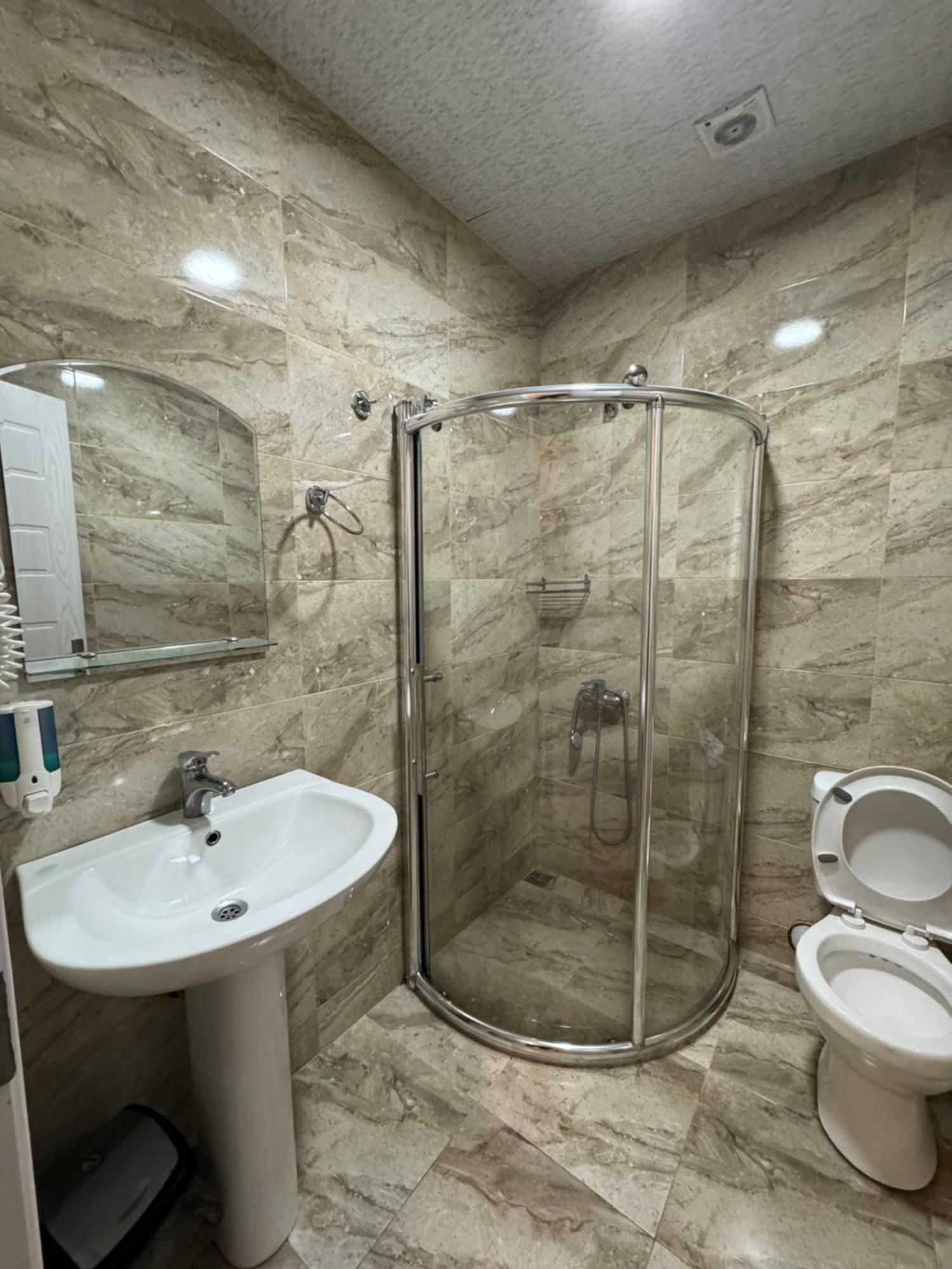 Colibri Appartement Batoemi Buitenkant foto