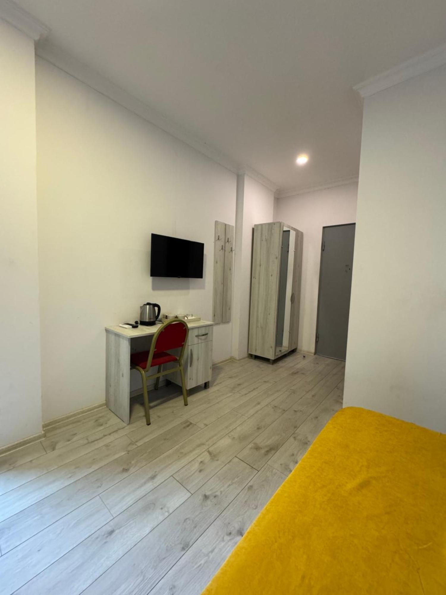 Colibri Appartement Batoemi Buitenkant foto