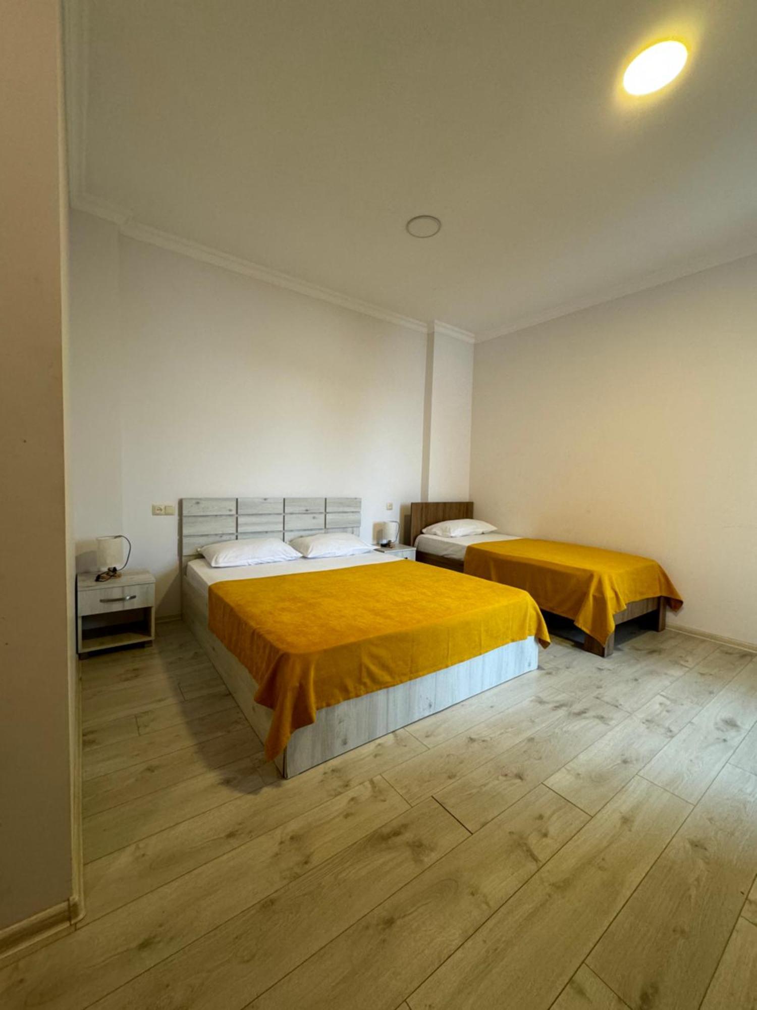 Colibri Appartement Batoemi Buitenkant foto