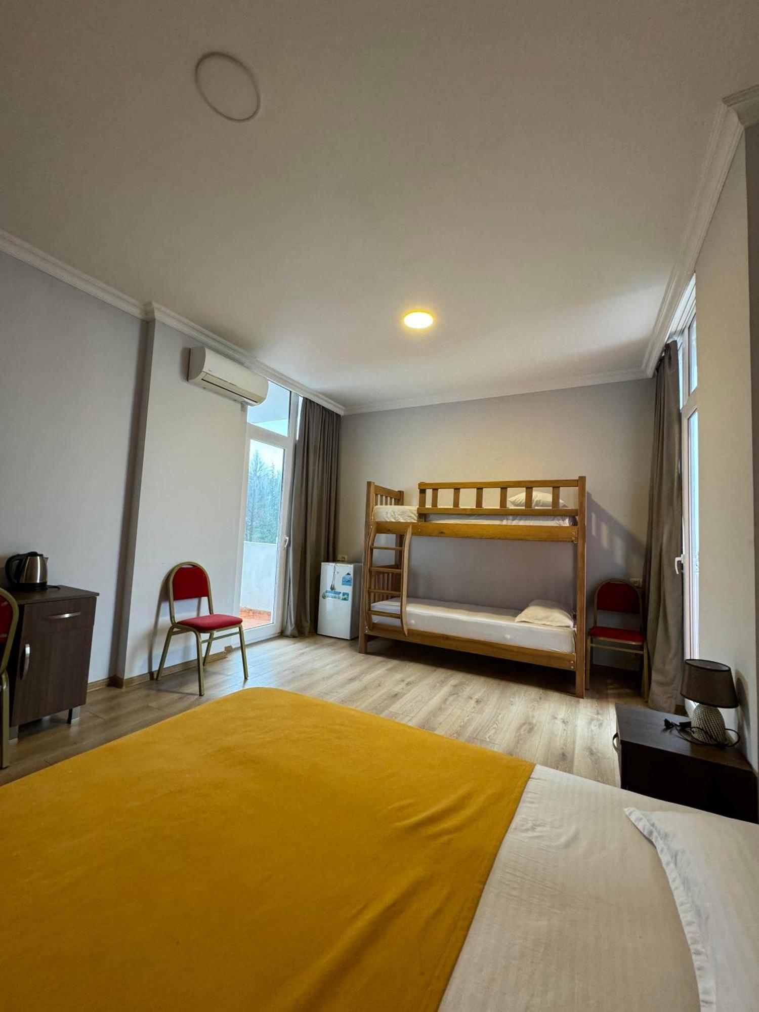 Colibri Appartement Batoemi Buitenkant foto