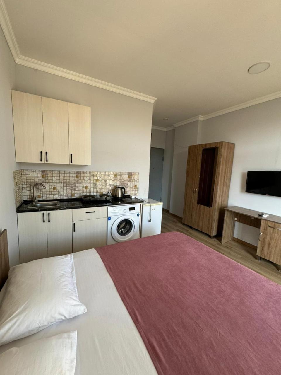Colibri Appartement Batoemi Buitenkant foto