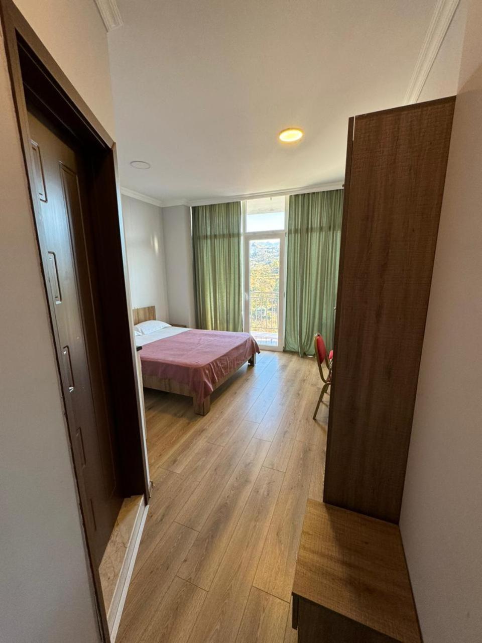 Colibri Appartement Batoemi Buitenkant foto