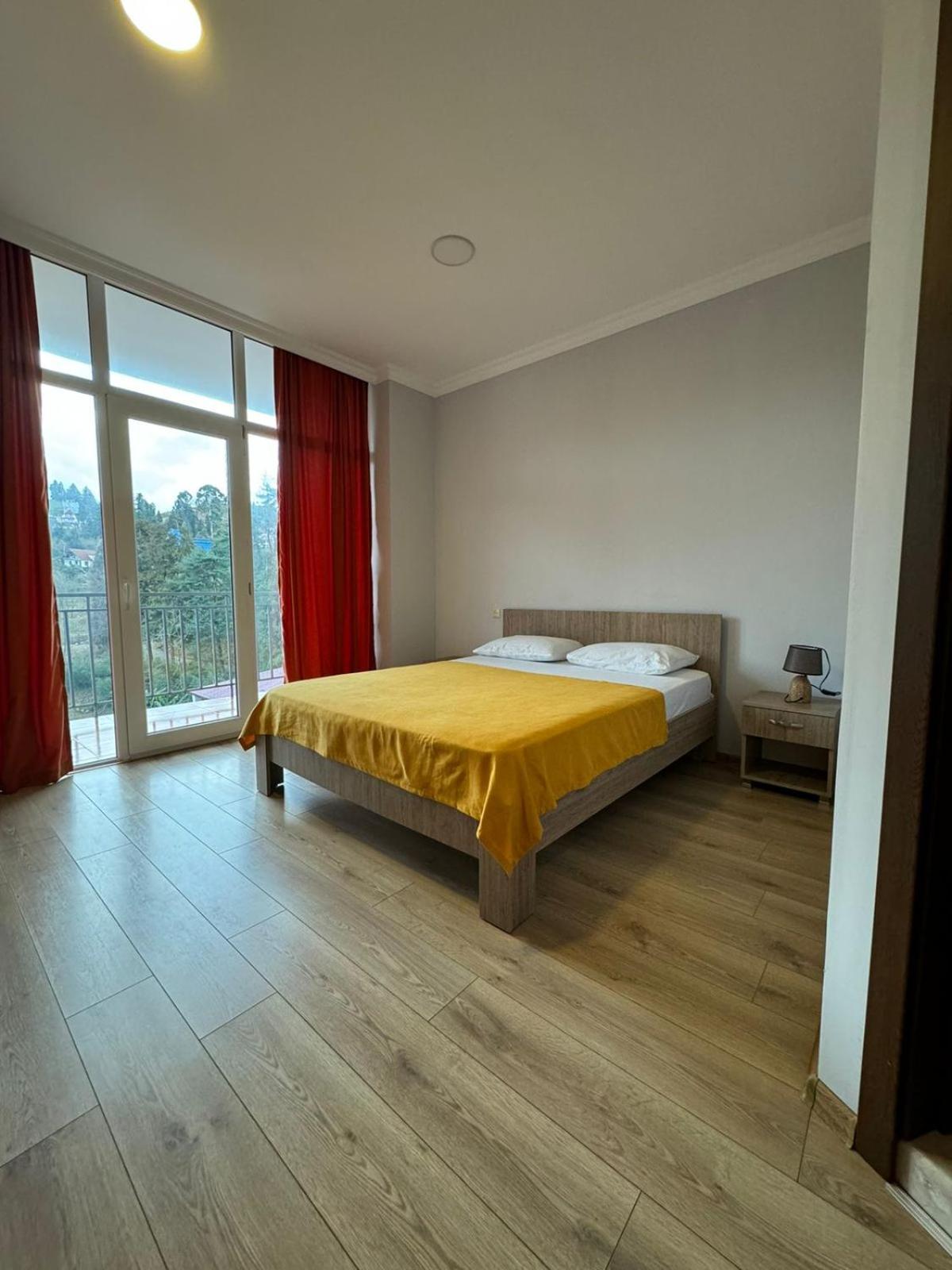 Colibri Appartement Batoemi Buitenkant foto