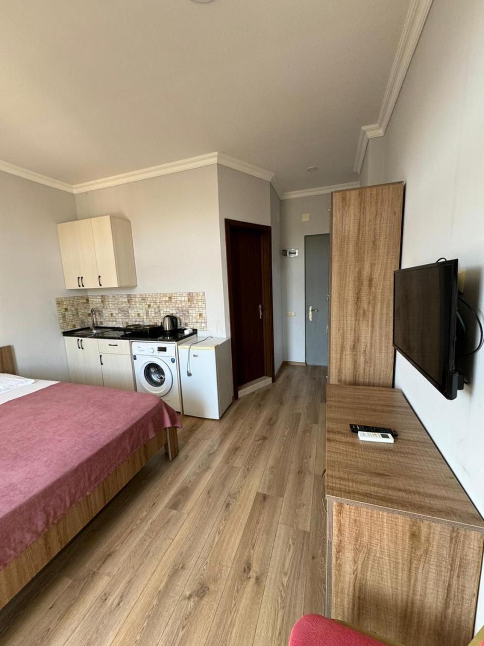 Colibri Appartement Batoemi Buitenkant foto