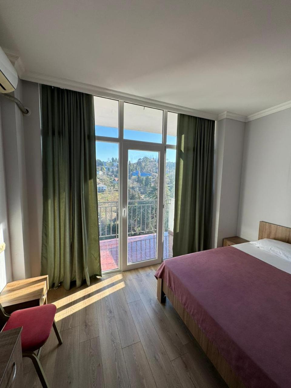 Colibri Appartement Batoemi Buitenkant foto